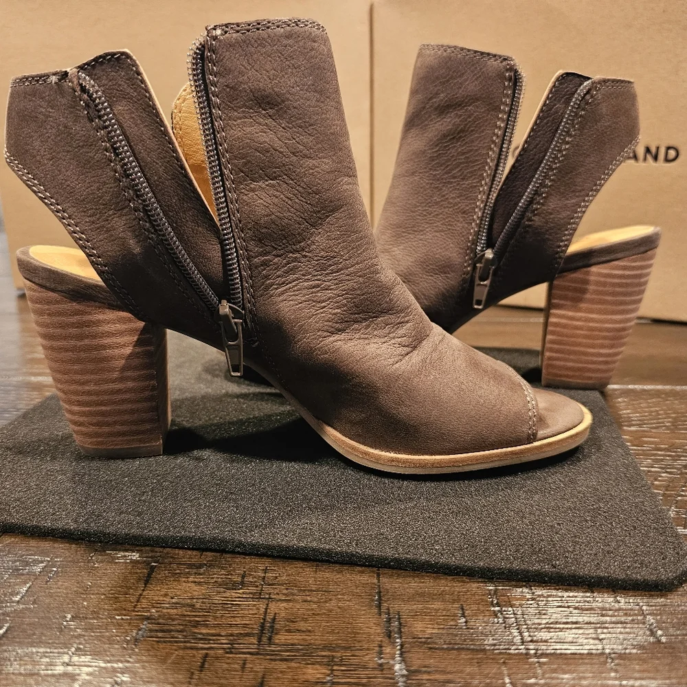 Lucky Brand Heels - Picture 4 of 10